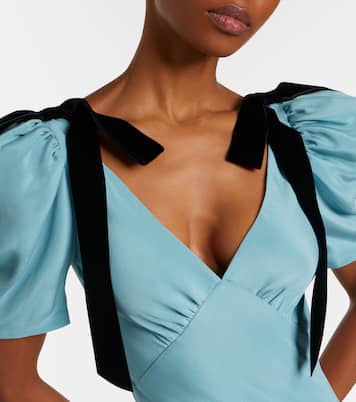 فستان طويل بتفاصيل فيونكة من الحرير الساتان  | Rodarte