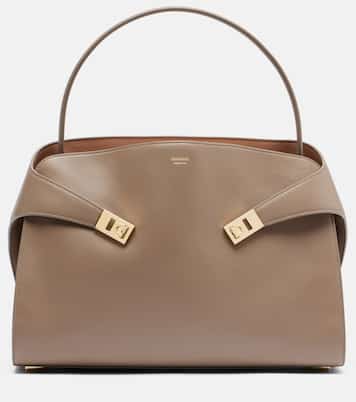 Hug Soft Medium leather shoulder bag | Ferragamo