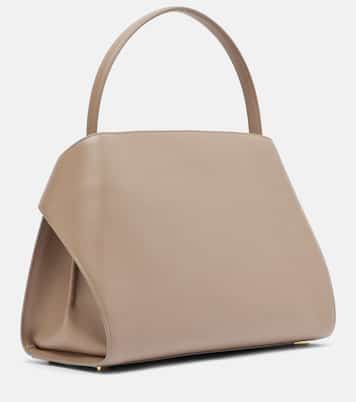 Hug Soft Medium leather shoulder bag | Ferragamo