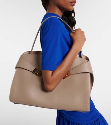 Hug Soft Medium leather shoulder bag | Ferragamo