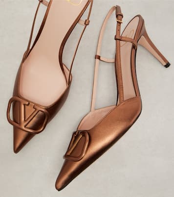 Slingback-Pumps VLogo Signature 80 aus Metallic-Leder | Valentino Garavani