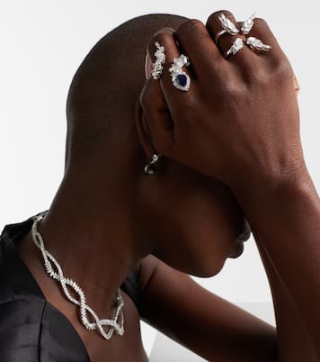 Ring Reign Supreme aus 18kt Weißgold (750/1000) mit Diamanten und Saphir | Yeprem