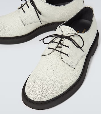 Zapatos derby de piel craquelada | Common Projects