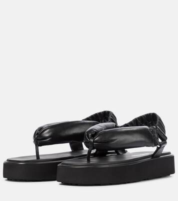 صندل بصباع من الجلد | Miu Miu