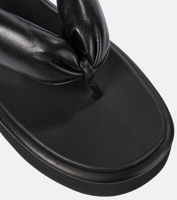 صندل بصباع من الجلد | Miu Miu