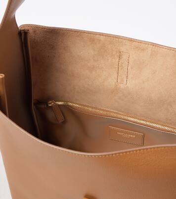 Le 5 à 7 Supple Large leather shoulder bag | Saint Laurent