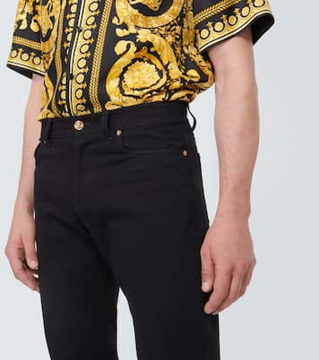 جينز بقصّة مستقيمة وخصر متوسط مع تزيين | Versace