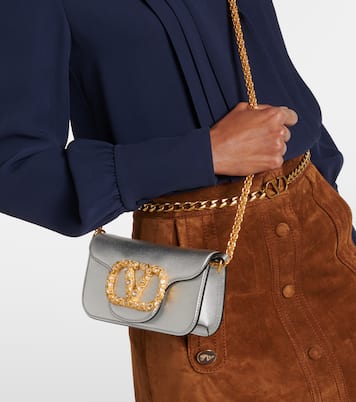 Schultertasche Locò Small aus Metallic-Leder | Valentino Garavani