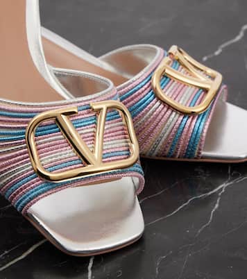 Pantoletten VLogo Signature aus Metallic-Leder | Valentino Garavani