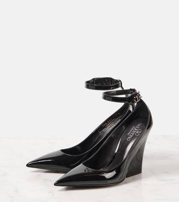 VLogo Lockette 105 patent leather wedges | Valentino Garavani