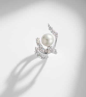 Pearlescent 18kt white gold ring with freshwater pearl and diamonds | Yeprem