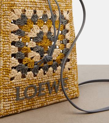 Pouch Paula's Ibiza de rafia con correa | Loewe