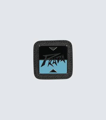 Insignia con logo de piel | Prada