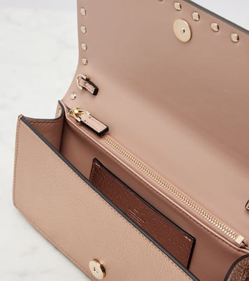 Schultertasche Rockstud Mini aus Metallic-Leder | Valentino Garavani