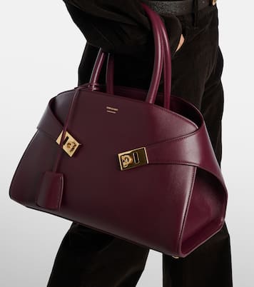 Hug 미디엄 레더 토트 백 | Ferragamo