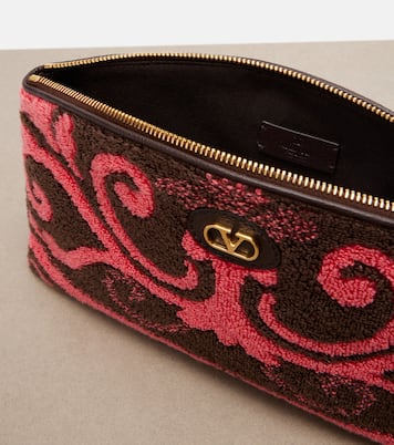 Clutch VLogo aus Frottee mit Leder | Valentino Garavani