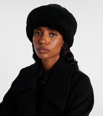 Shearling-trimmed leather hat | Toteme