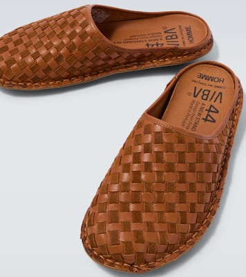 x VIBAe – Mules en cuir et daim | Comme des Garçons Homme