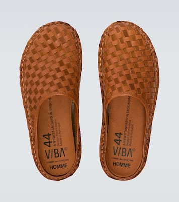 x VIBAe – Mules en cuir et daim | Comme des Garçons Homme