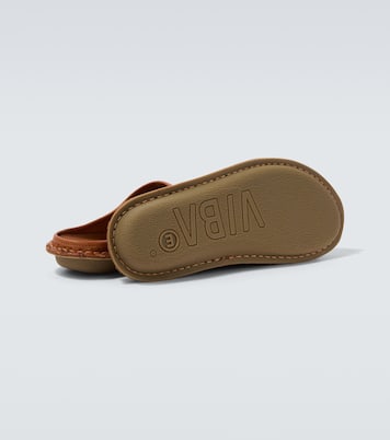 x VIBAe – Mules en cuir et daim | Comme des Garçons Homme