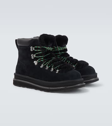 x UGG – Bottines en daim et shearling | Sacai