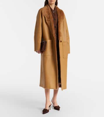 Mantel Soft Touch aus Leder mit Shearling | Dorothee Schumacher