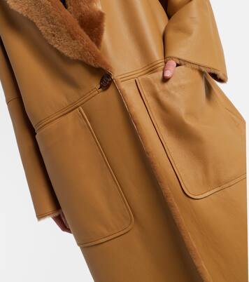 Mantel Soft Touch aus Leder mit Shearling | Dorothee Schumacher