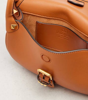 Flaneuse Rockstud Medium leather crossbody bag | Valentino Garavani