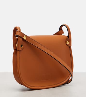 Flaneuse Rockstud Medium leather crossbody bag | Valentino Garavani