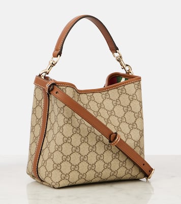 Sac seau GG Emblem Small en toile | Gucci