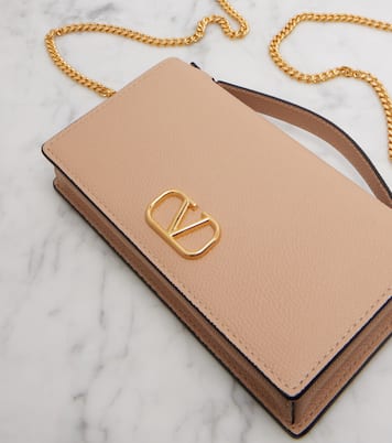 Portemonnaie mit Kettenriemen VLogo aus Leder | Valentino Garavani
