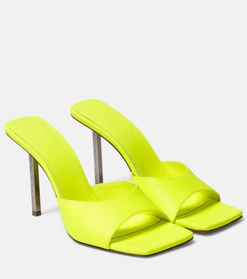 Pantoletten Laura aus Leder | Amina Muaddi