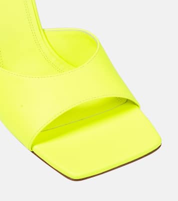 Pantoletten Laura aus Leder | Amina Muaddi