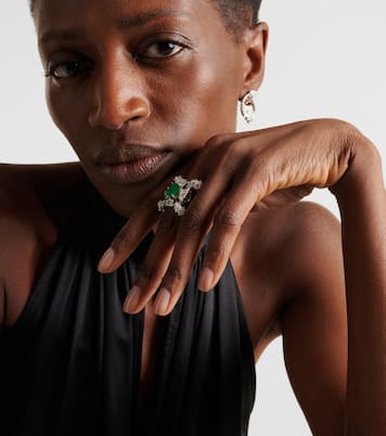 Reign Supreme 18kt white gold ring with emerald and diamonds | Yeprem