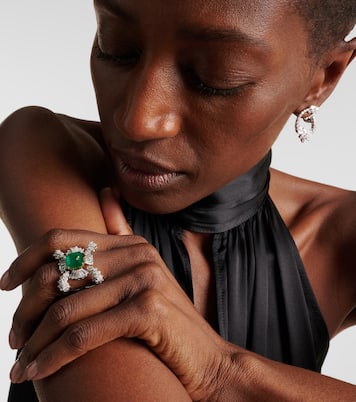 Reign Supreme 18kt white gold ring with emerald and diamonds | Yeprem