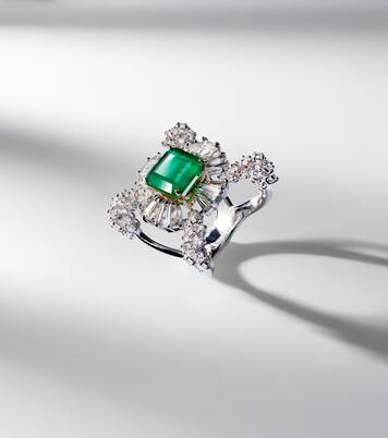 Reign Supreme 18kt white gold ring with emerald and diamonds | Yeprem