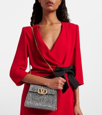 Tote Bag VSling Small aus Veloursleder mit Kristallen | Valentino Garavani