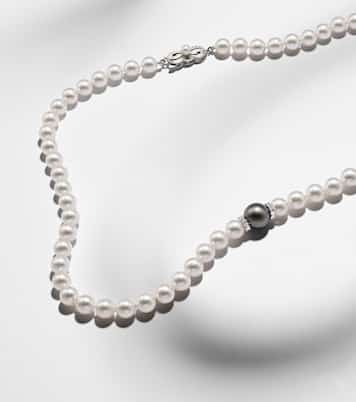 18kt white gold necklace with pearls and diamonds | Mikimoto