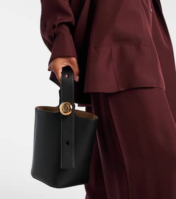 Bucket Bag Pebble Mini aus Leder | Loewe
