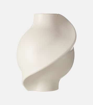 Pirout 02 ceramic vase | Louise Roe