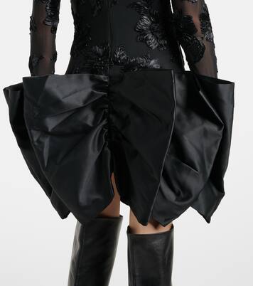 Robe brodée en satin à fleurs | Rotate