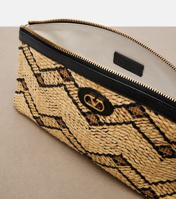 Clutch VLogo Small aus Raffiabast mit Leder | Valentino Garavani