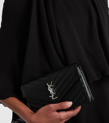 Cassandre Envelope Small leather wallet on chain | Saint Laurent
