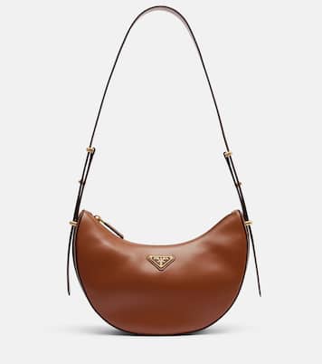 Schultertasche Prada Arqué Small aus Leder | Prada