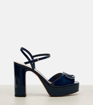 Plateausandalen VLogo Signature 115 aus Lackleder | Valentino Garavani
