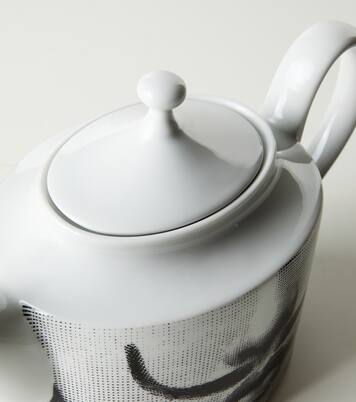 Tema e Variazioni N.21 porcelain teapot | Fornasetti