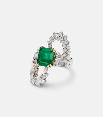 Reign Supreme 18kt white gold ring with emerald and diamonds | Yeprem