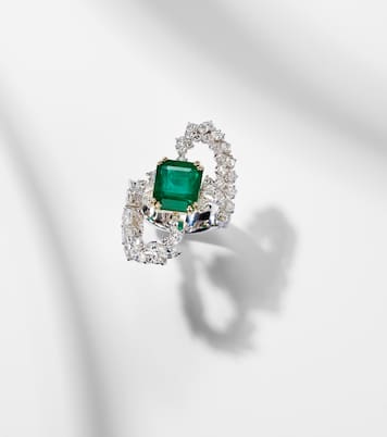 Reign Supreme 18kt white gold ring with emerald and diamonds | Yeprem