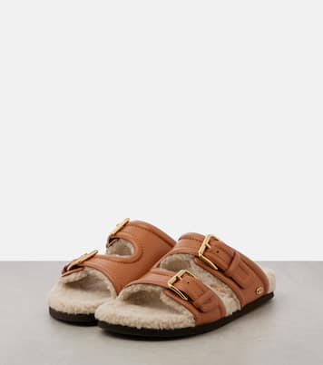 Sandalen Fussfriend aus Leder mit Shearling | Valentino Garavani