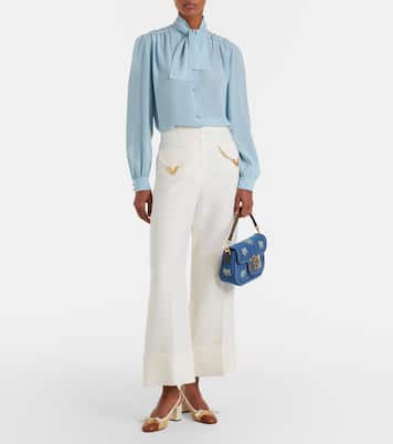 Bestickte Schultertasche Alltime Medium aus Denim | Valentino Garavani